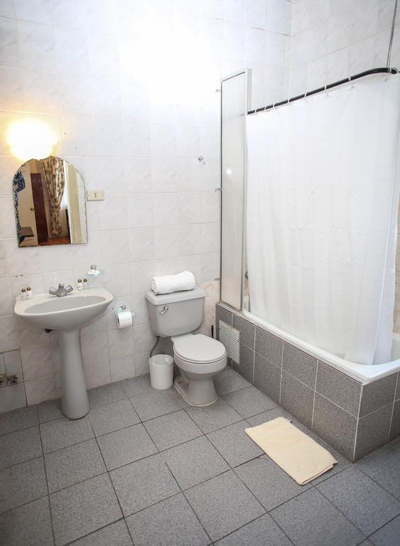 Hotel Plaza Londres 77 Сантьяго Номер фото